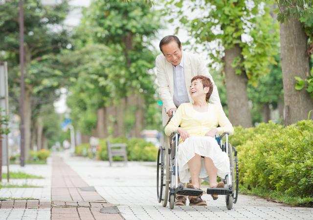 働き盛りの男性も親族の介護に参加するケースが増えています